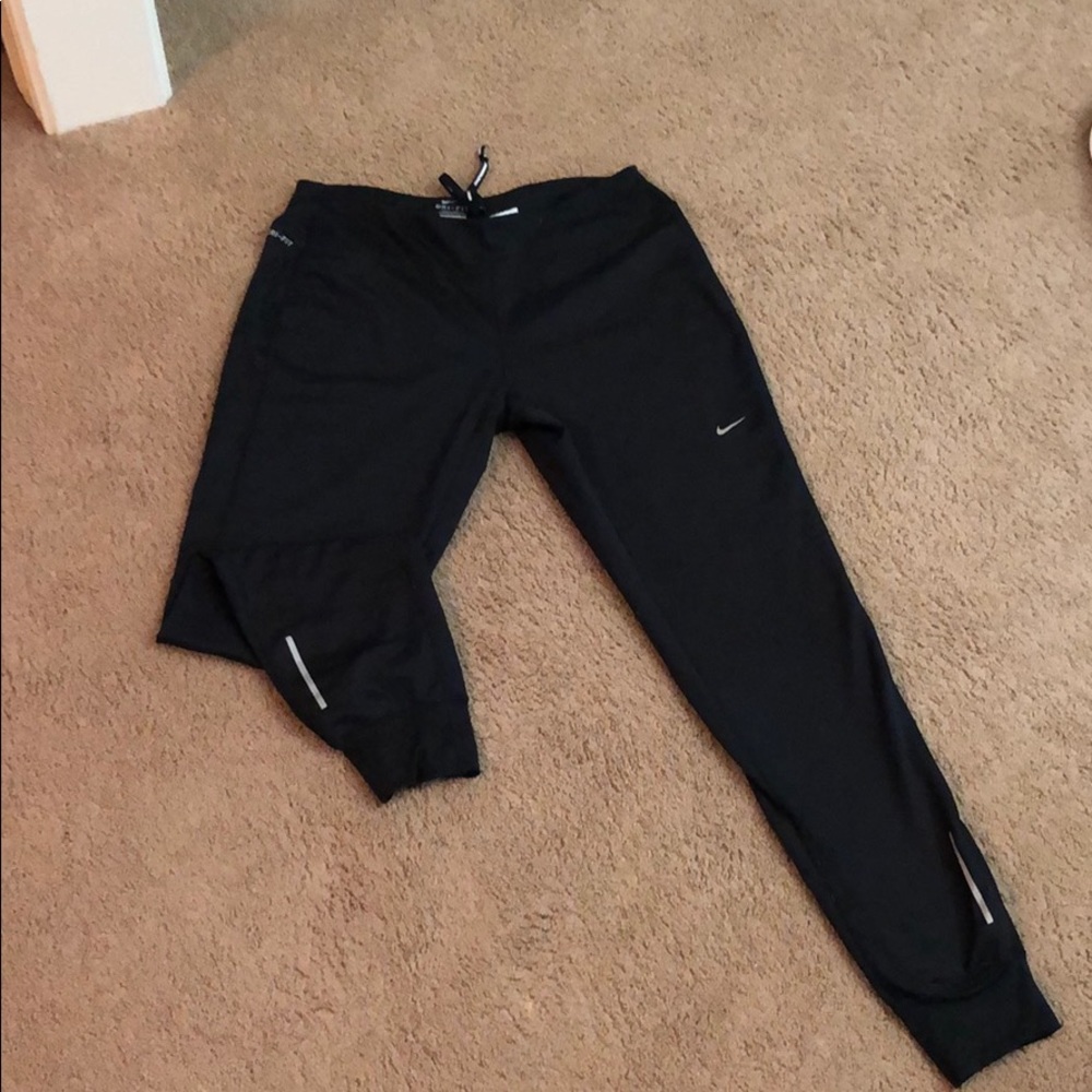 dri-fit nike running joggers